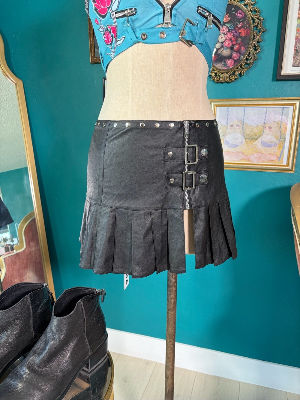 I.Am.Gia Black Buckle Pleated Mini Skirt Size XL